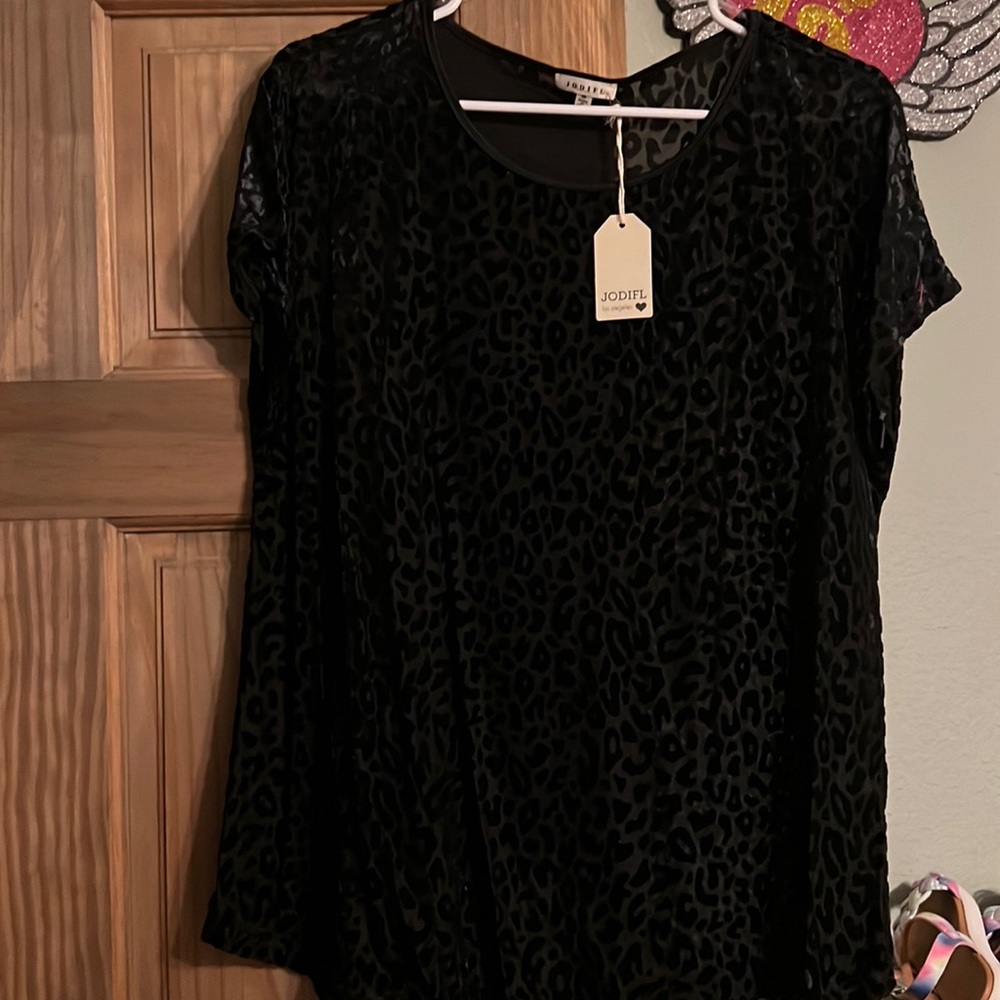Women’s Black top size medium